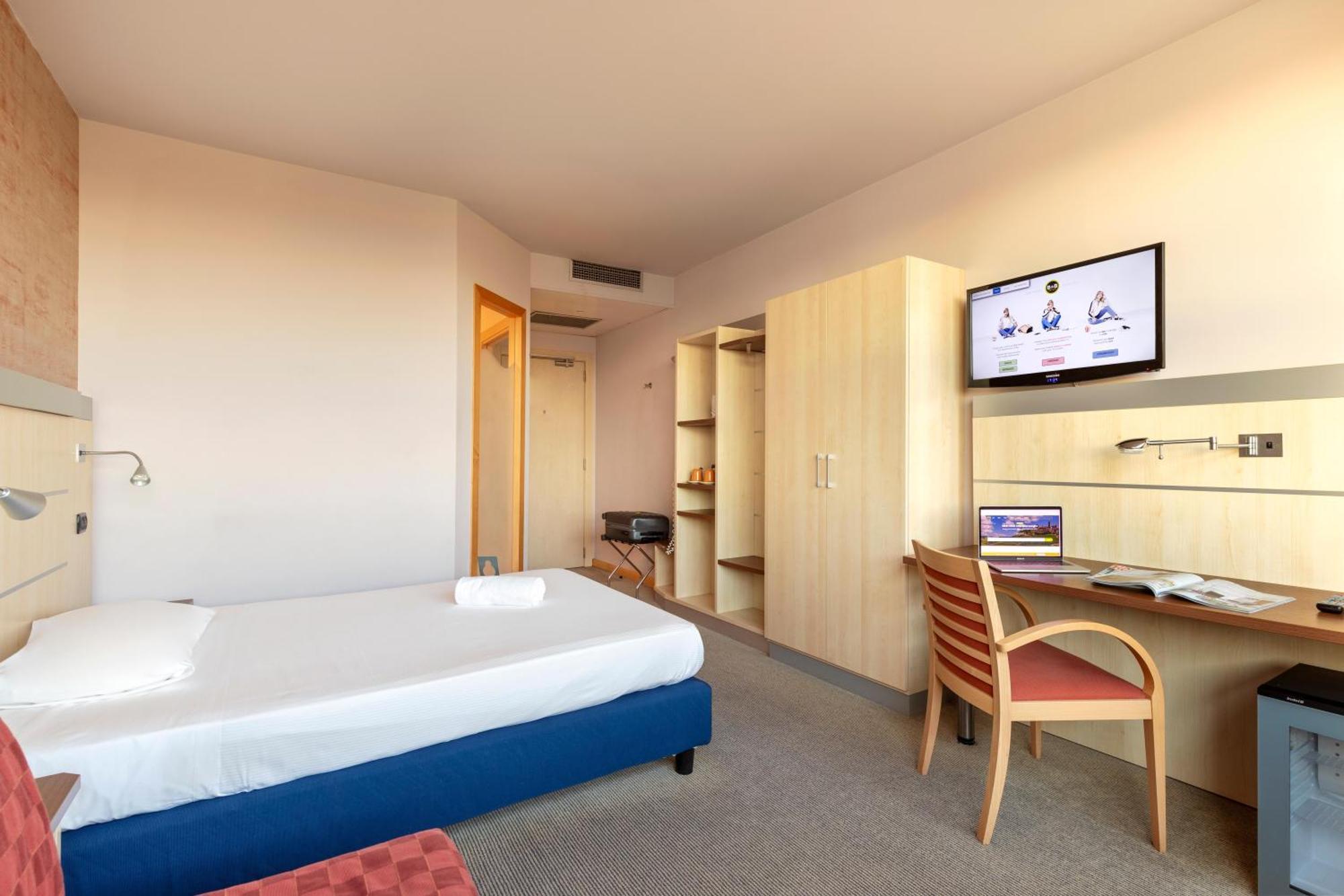 B&B Hotel Cherasco Langhe Екстер'єр фото