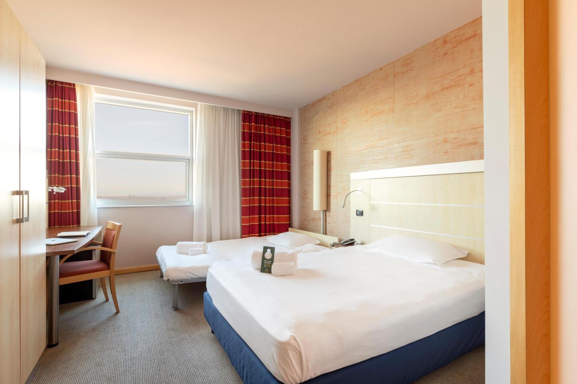 B&B Hotel Cherasco Langhe Екстер'єр фото