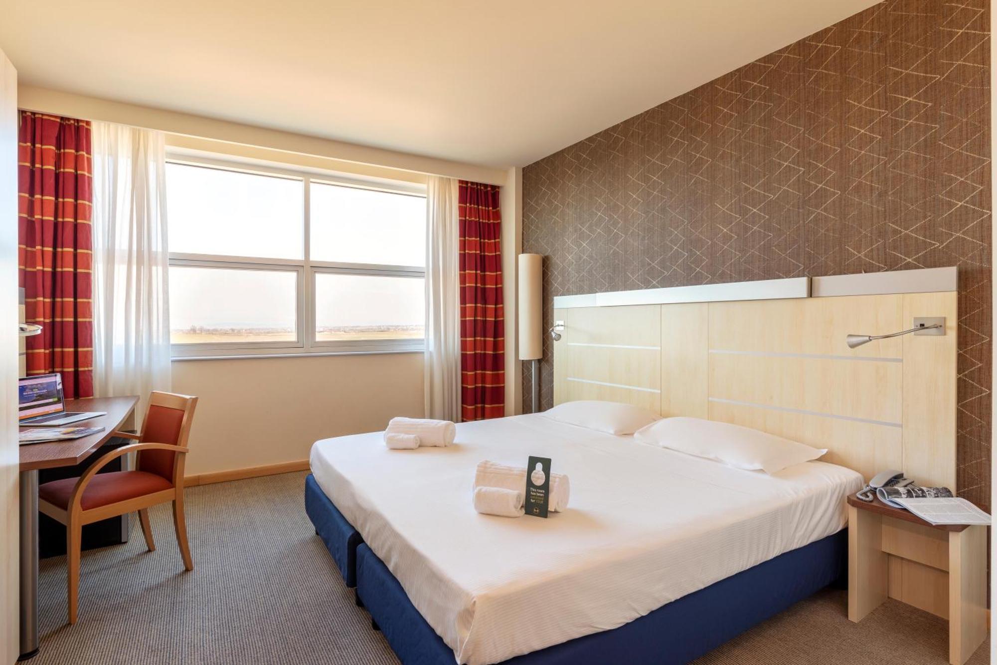 B&B Hotel Cherasco Langhe Екстер'єр фото