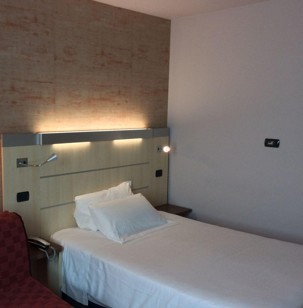 B&B Hotel Cherasco Langhe Екстер'єр фото